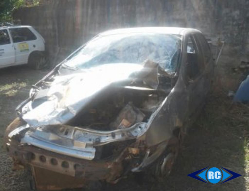 Dupla furta carro e capota durante fuga na SC-467 em Zortéa