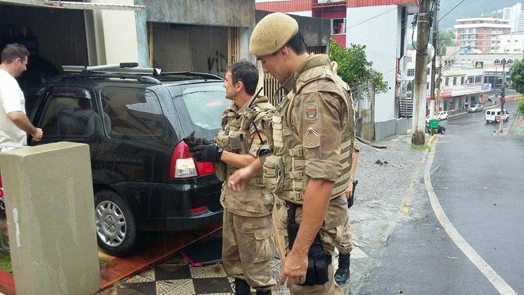 PPT é acionado para resgatar gato e comunicante da ocorrência acaba preso