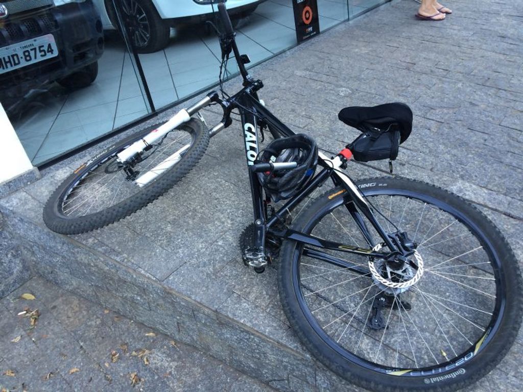 Professor Raylander Righi sofre queda de bicicleta e está hospitalizado
