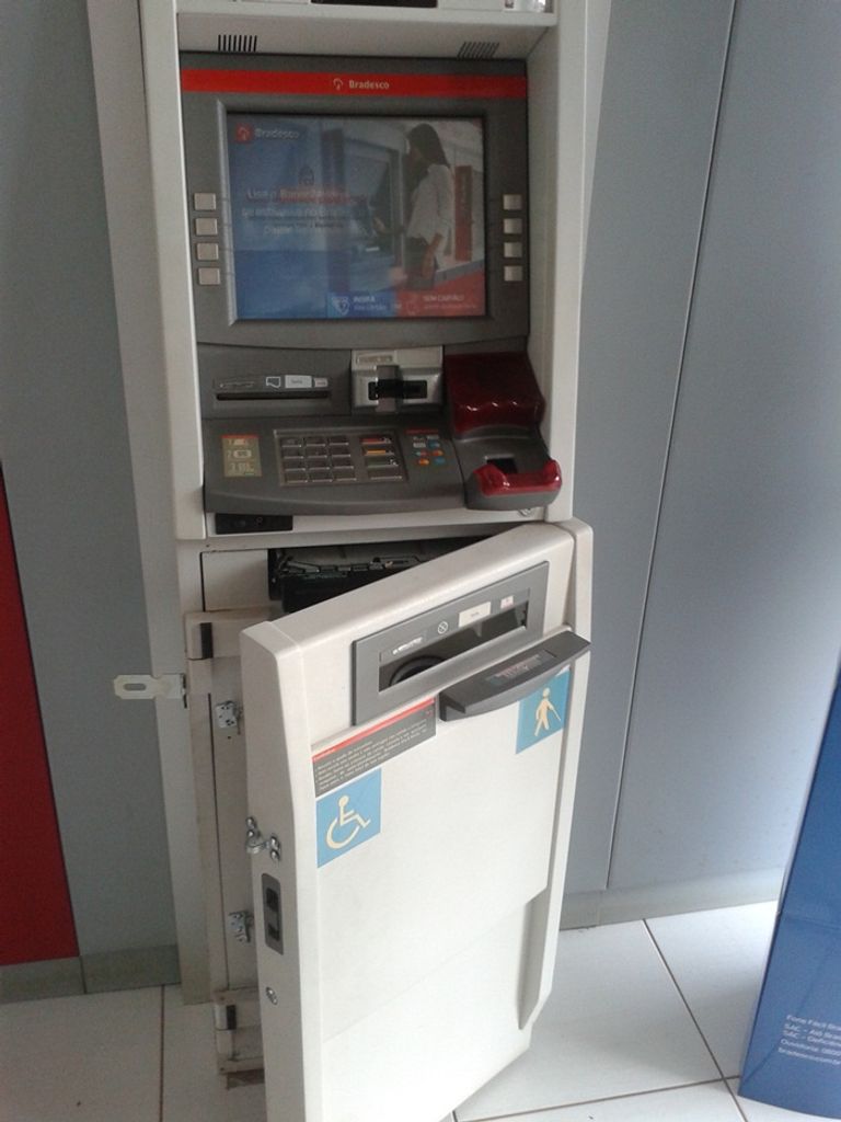 Tentativa de arrombamento de caixa eletrônico em Treze Tílias