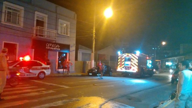 Princípio de incêndio atinge loja de informática na Tiradentes