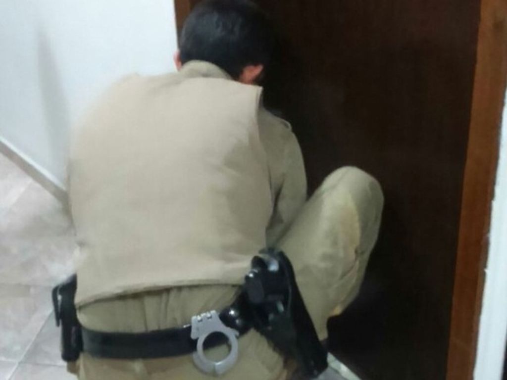 Pais deixam menino de 2 anos sozinho em casa para ir à academia