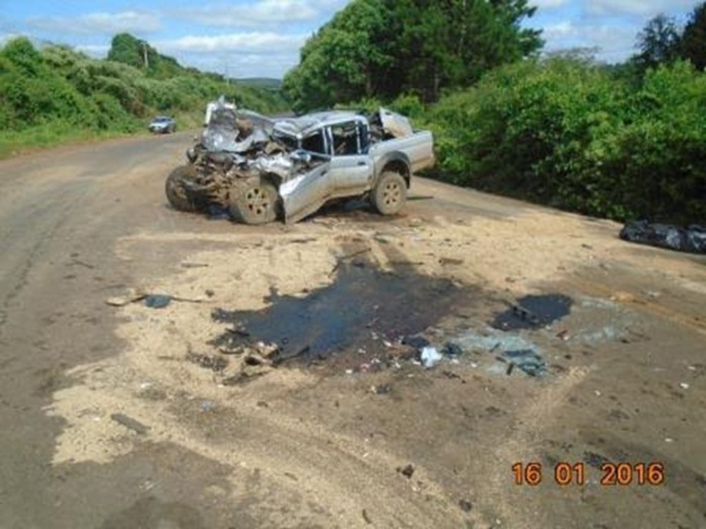 Dois mortos em acidente entre caminhonete e ônibus na SC  355 entre Fraiburgo e Lebon Régis.