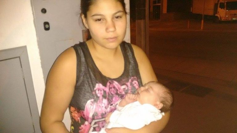 Bebê que estava engasgada é salva com a ajuda de um PM Ambiental e um bombeiro