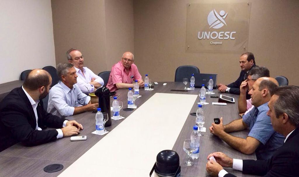 Membros da Acafe visitam instituições e debatem eleição dos novos dirigentes