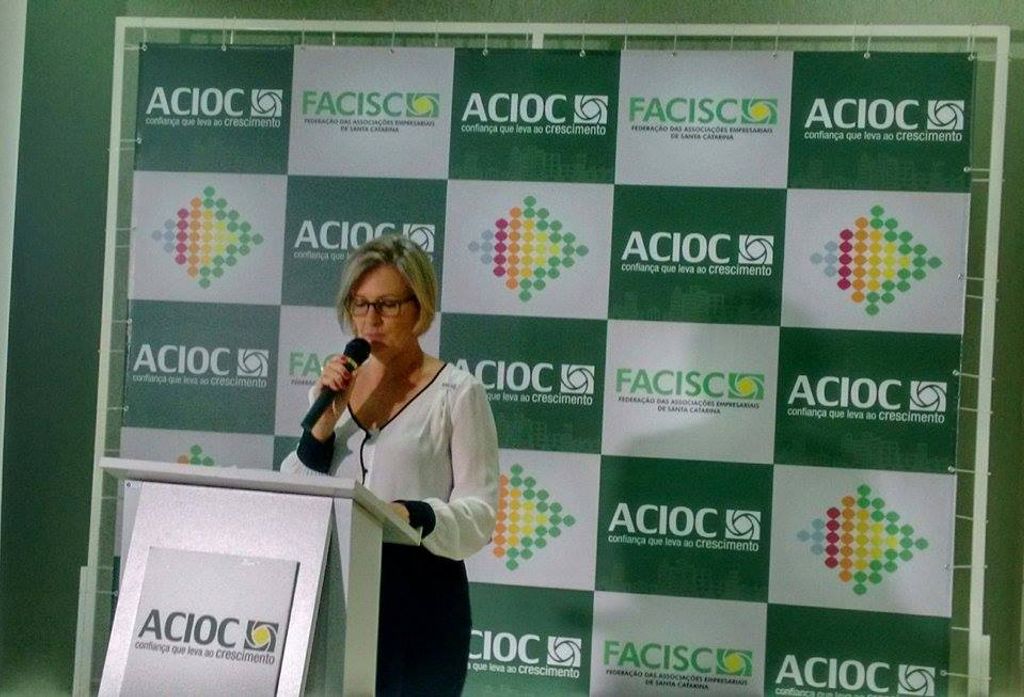 Empossada a nova diretoria da ACIOC