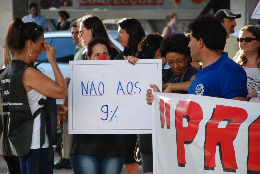 Servidores públicos municipais realizam nova paralisação e marcam assembléia para definir greve