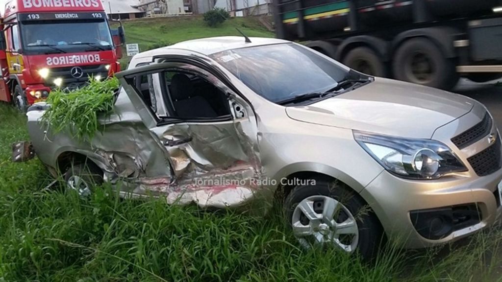 Acidente envolve caminhão e carro na BR-470 em Campos Novos
