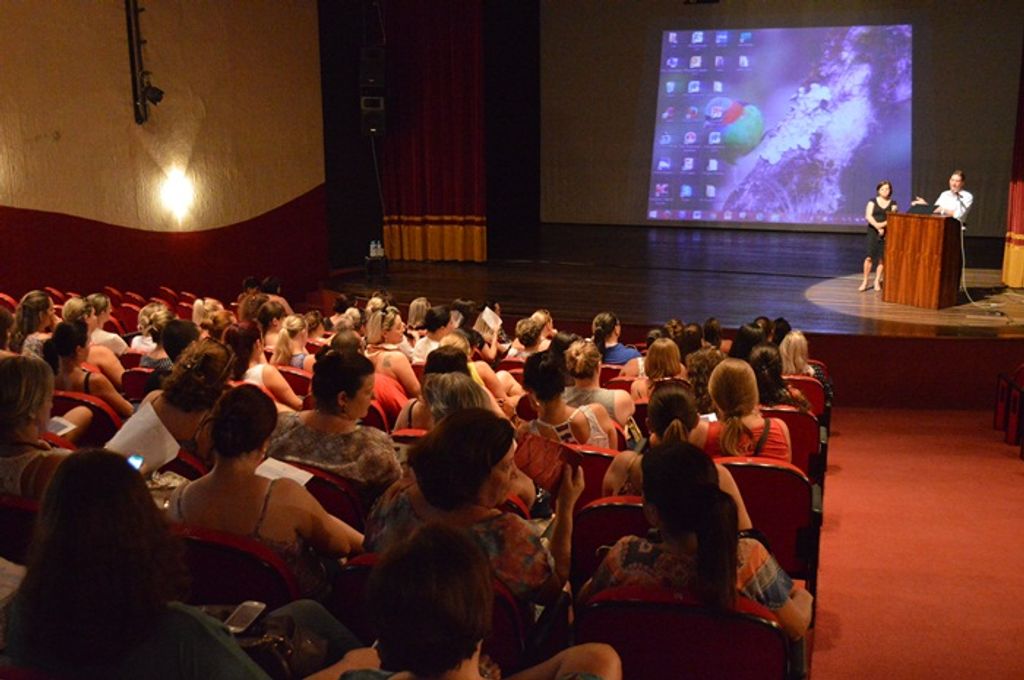 Professores do ensino fundamental são recepcionados com palestra
