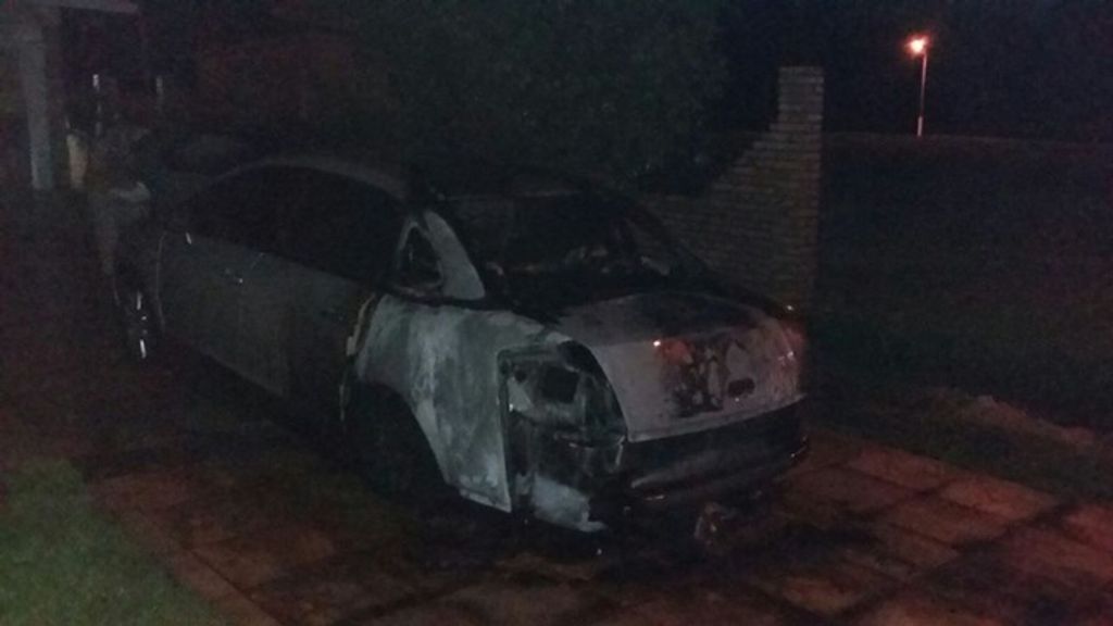 Susto: carro de advogado de Treze Tílias pega fogo na garagem de sua residência