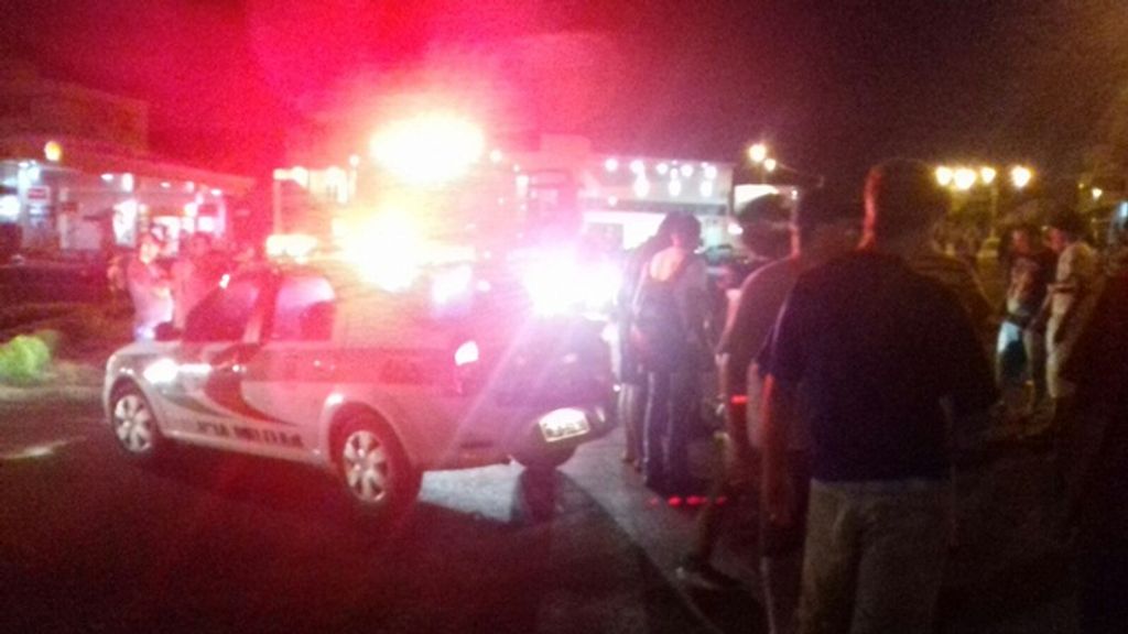 Moto colide contra rodado de carreta e pega fogo em Catanduvas