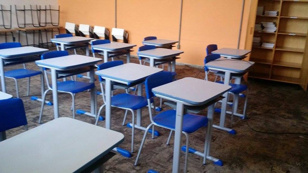 Faltando pouco para o início do ano letivo, pais reclamam das obras inacabadas na Escola N.S. de Lourdes