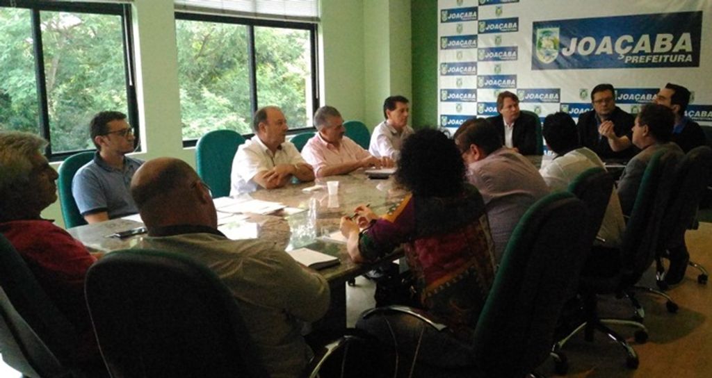Vereadores participam de reunião com Executivo e servidores para tratar do reajuste salarial