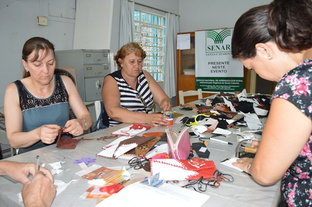 Casa da Cultura e SENAR oferecem oficina de artesanato em couro