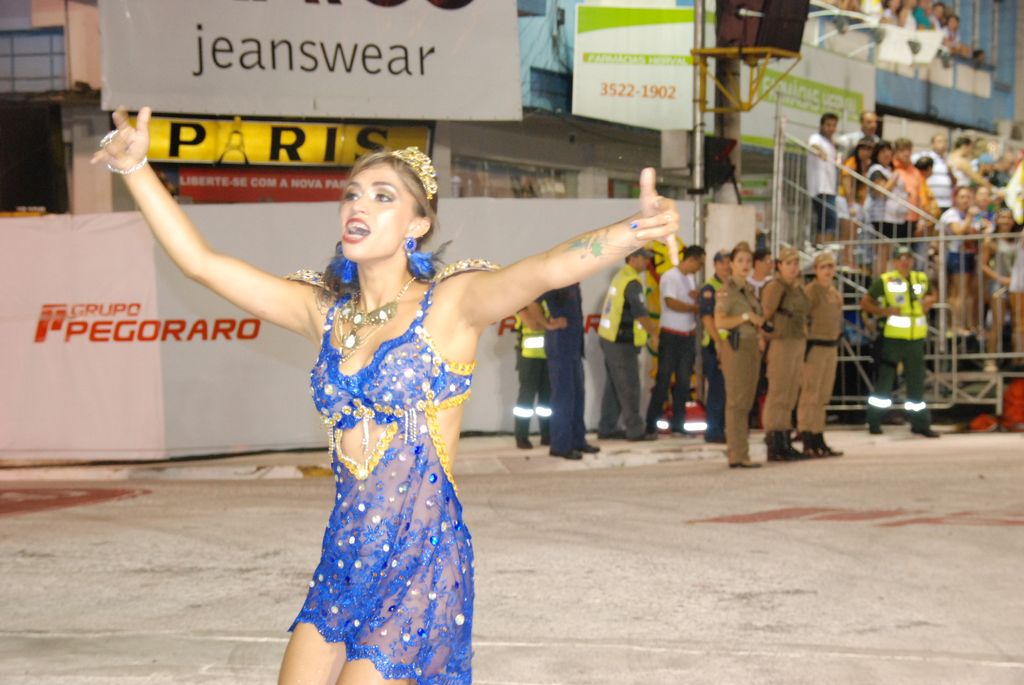 Confira quem marcou presença na avenida na segunda noite de desfiles