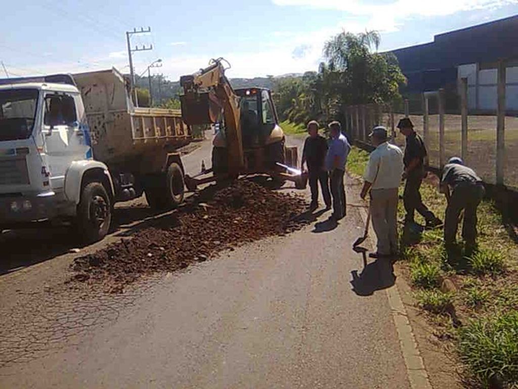 Secretaria de Infraestrutura realiza operação tapa buracos no Distrito Industrial