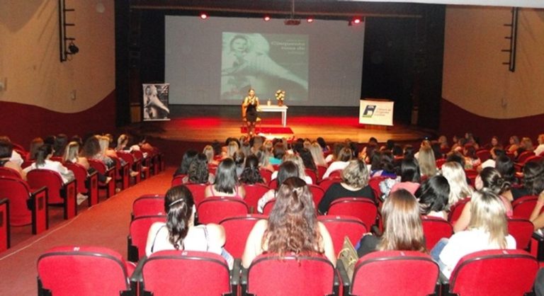 Palestra “Cinquenta Tons de Cinza” da CDL reúne quase 200 mulheres