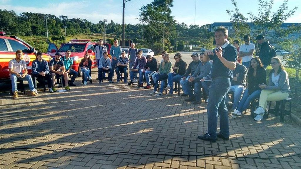 Acadêmicos da Unoesc participam de atividade prática com a simulação de um acidente de trânsito
