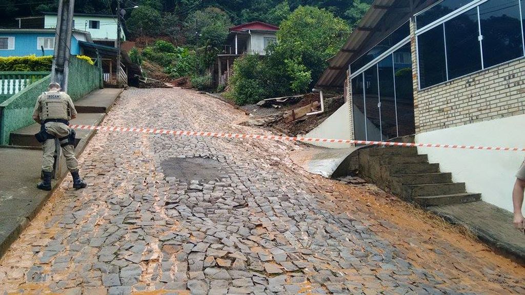 Rua Sergipe: Prefeitura aguarda orçamentos e conclusão do projeto para canalização da água pluvial