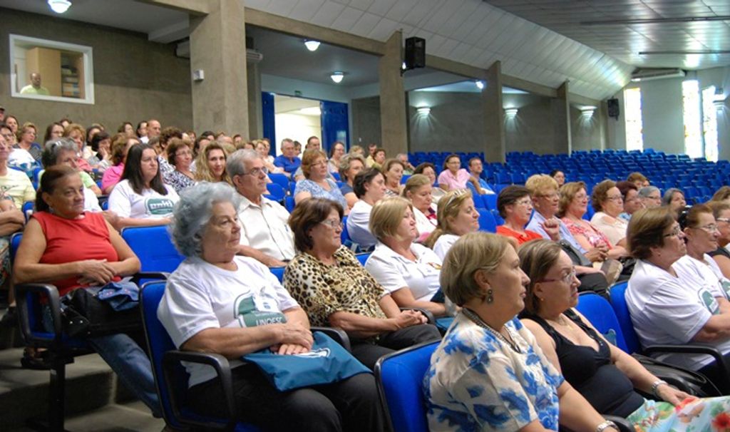 Alunos da Universidade da Terceira Idade voltam às aulas na Unoesc
