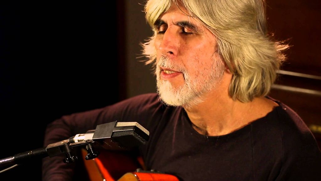 Cantor Oswaldo Montenegro se apresentará no Teatro Alfredo Sigwalt