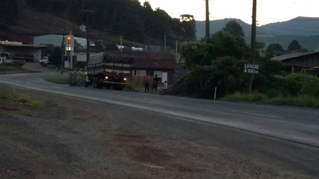 Motociclista perde a vida ao bater em caminhão  na SC 135