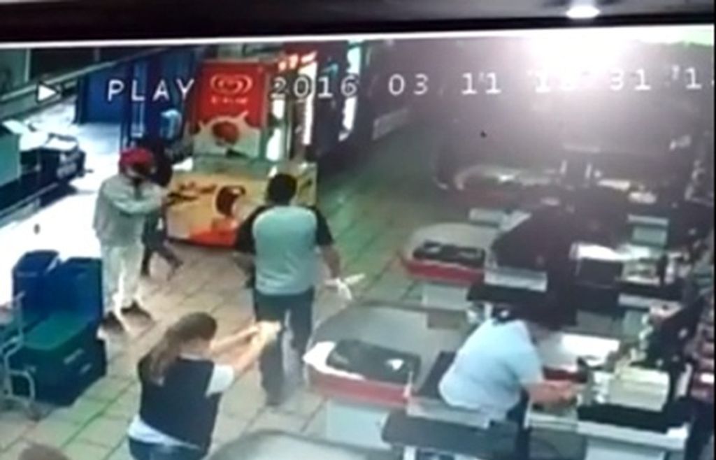 Vídeo mostra a ação de ladrões em um Supermercado de Videira