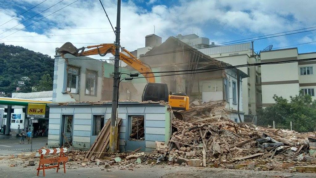 Hotel Lótus em Herval d’ Oeste é demolido
