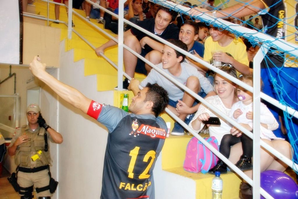 Festa empolgante na apresentação do Joaçaba Futsal diante do time de Falcão
