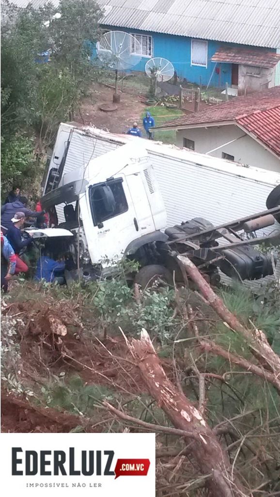 Por sorte, acidente não termina em tragédia na BR-282