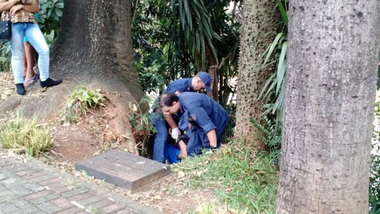 Homem despenca barranco abaixo e quase cai no Rio do Peixe