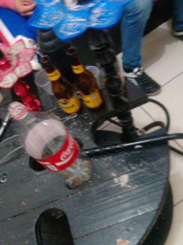 Polícia interdita tabacaria onde adolescentes estavam fumando e consumindo álcool em Capinzal