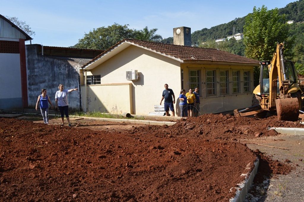 Mutirão é realizado na Escola Rotary Fritz Lucht