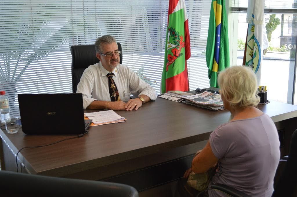 Ferraz comenta principais ações como prefeito em exercício