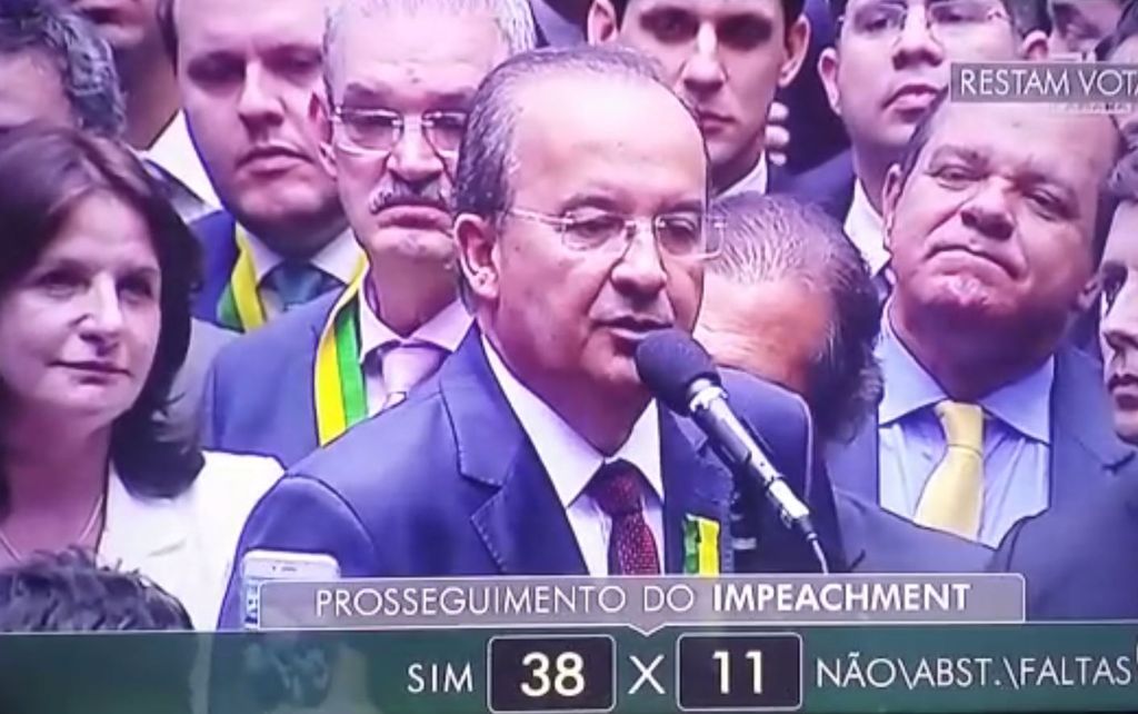Deputado Jorginho Mello vota sim ao impeachment