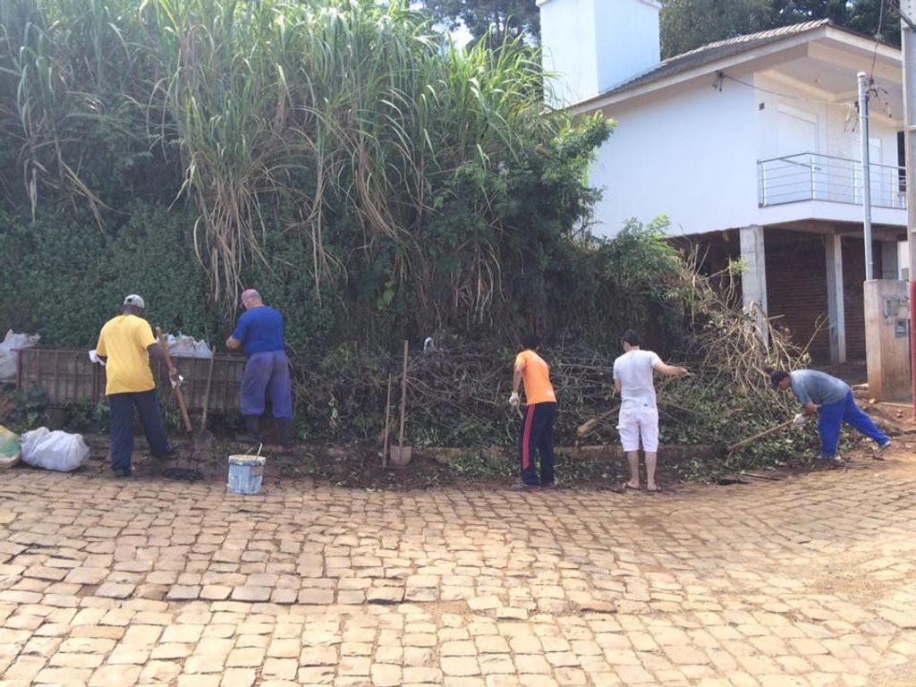 Mutirão de limpeza foi realizado no bairro São Jorge em Herval d’ Oeste