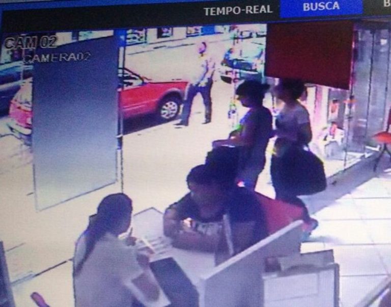 Quase 8 mil de prejuízo após furto de celulares em loja no centro de Joaçaba