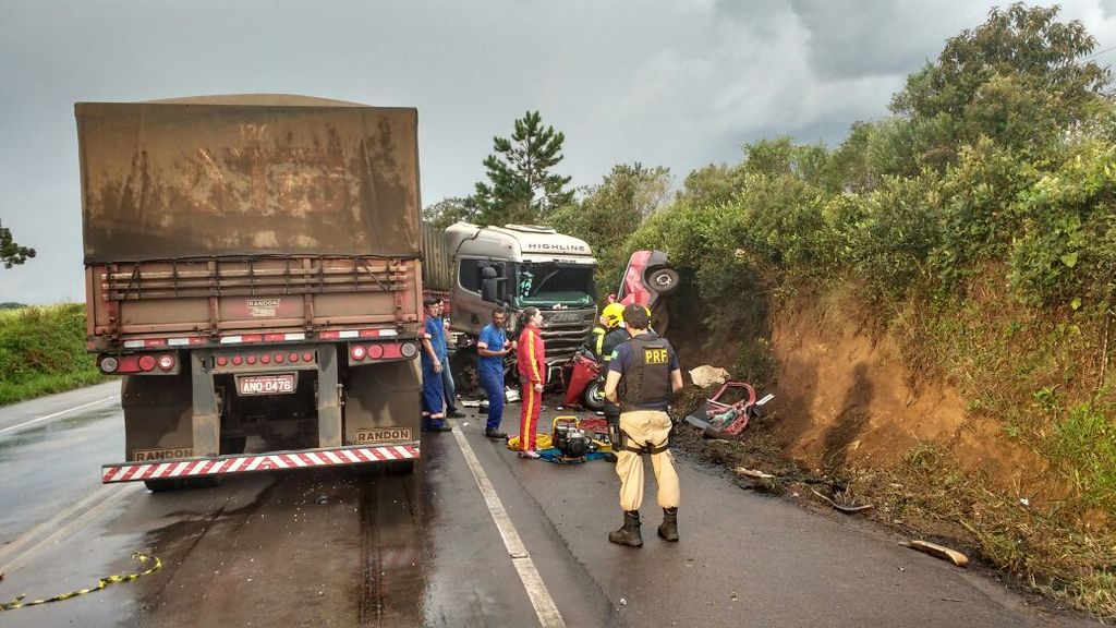 Acidente na BR 282 em Ponte Serrada deixa uma pessoa gravemente ferida