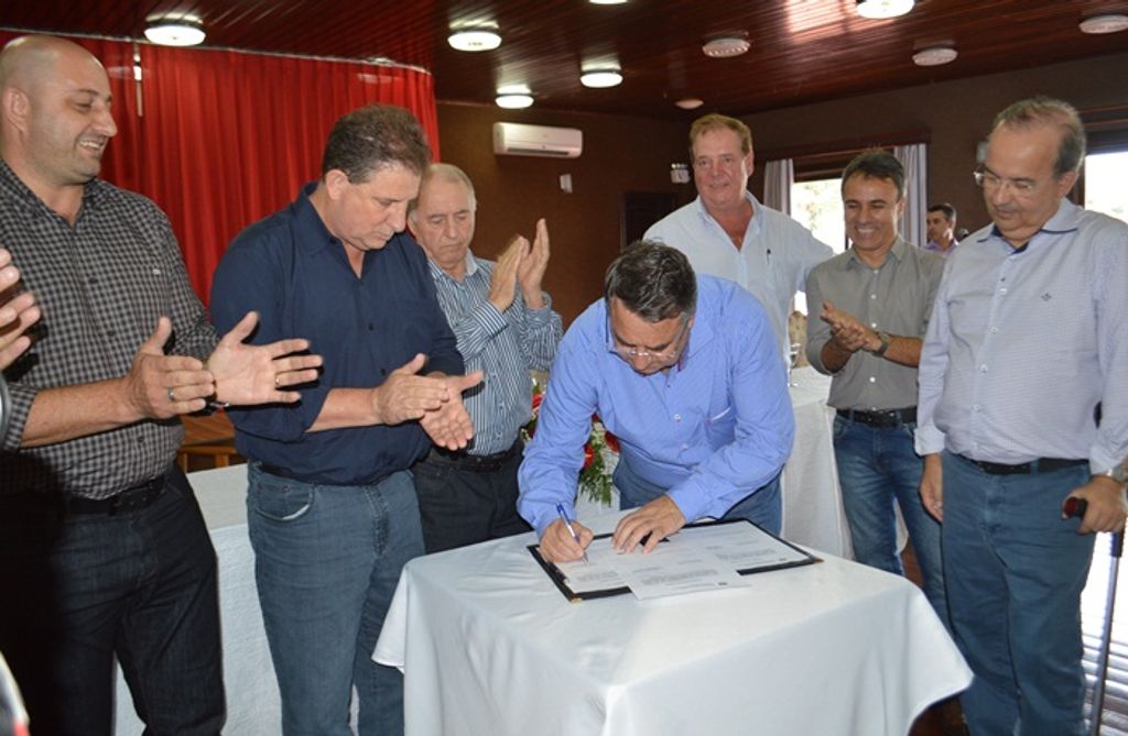Governador Raimundo Colombo autoriza a construção de três pontes na SC-355 entre Treze Tílias e Iomerê