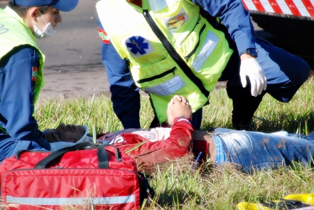 Motorista em fuga da polícia capota veículo na BR-282 em Joaçaba