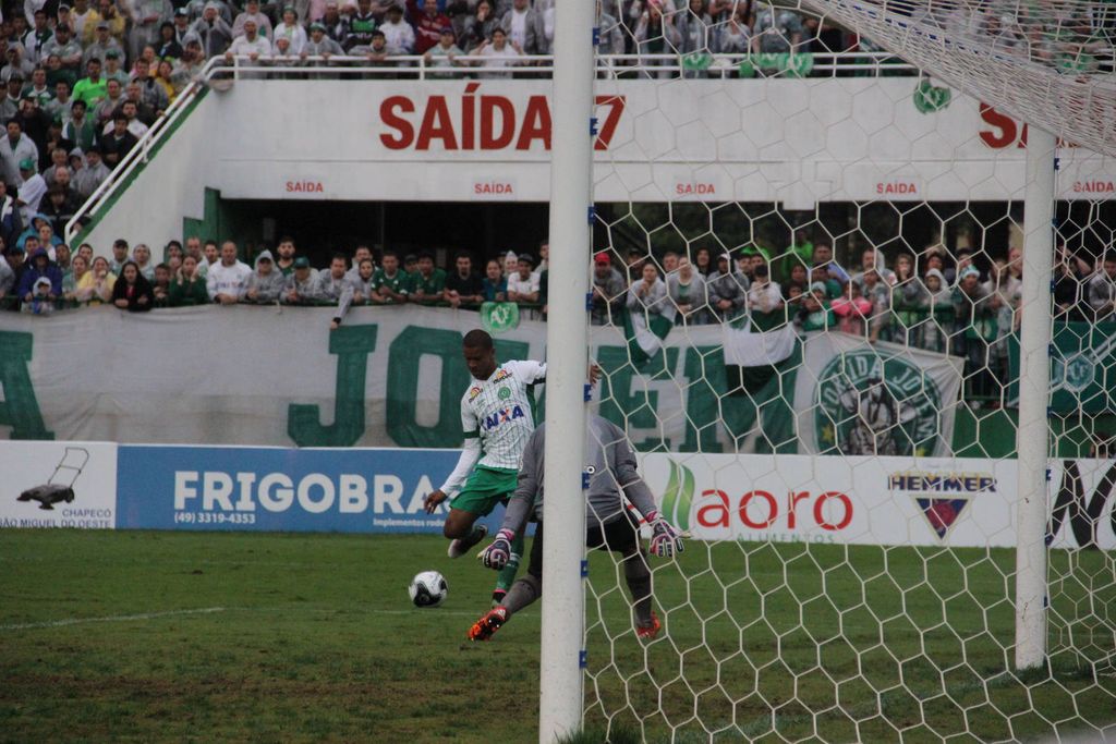 Chapecoense levanta o título estadual pela quinta vez