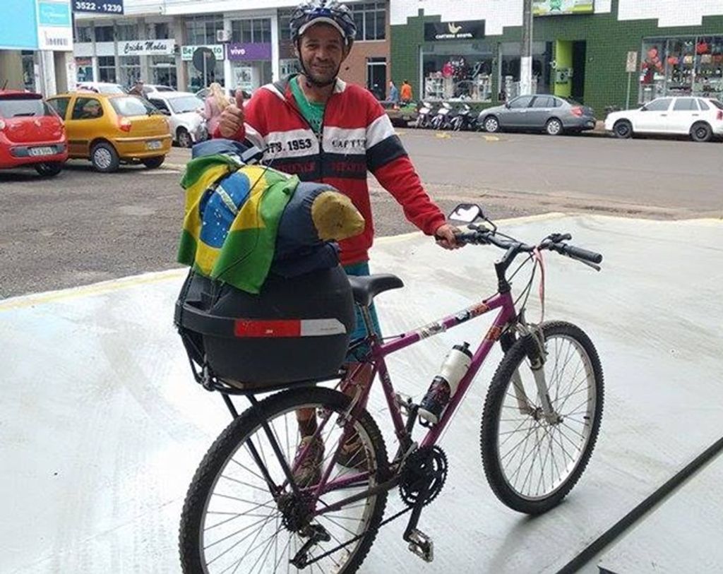 Aventura: Ciclista percorre o país conhecendo pessoas e locais