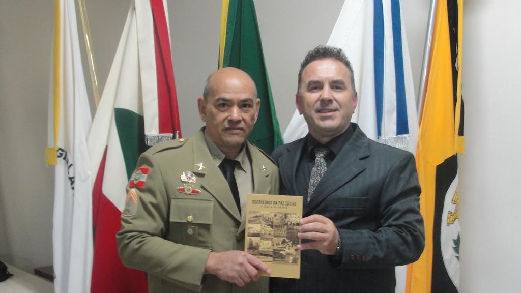 Livro que conta a história da PM em Herval d’ Oeste  foi lançado
