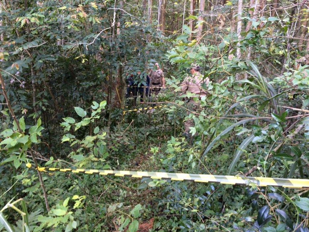 Homem mata mulher, arranca cabeça da vítima e depois se suicida