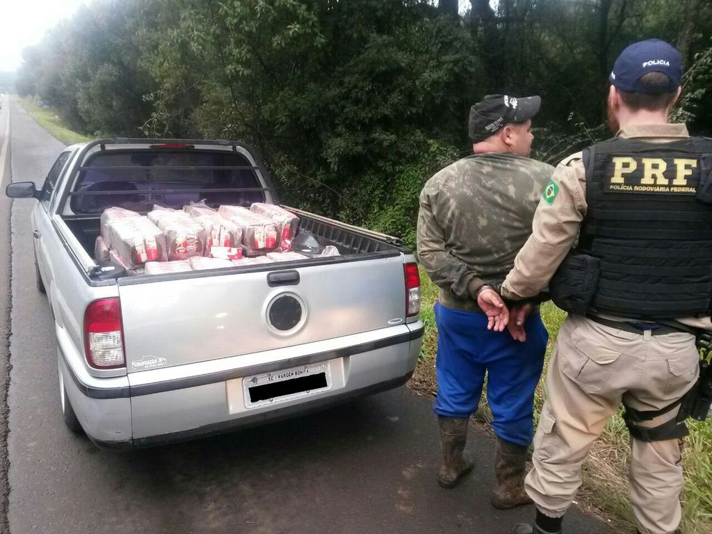 PRF prende homem que saqueou carga de leite após acidente na BR-282