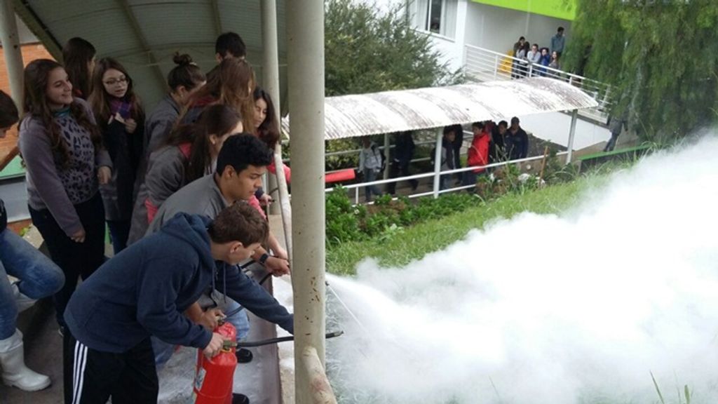 Alunos do IFC têm treinamento sobre evacuação e combate a incêndios