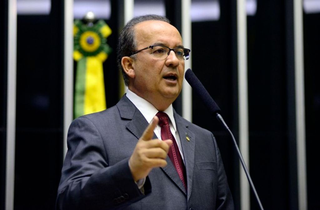 Jorginho Mello vota a favor da cassação de Cunha