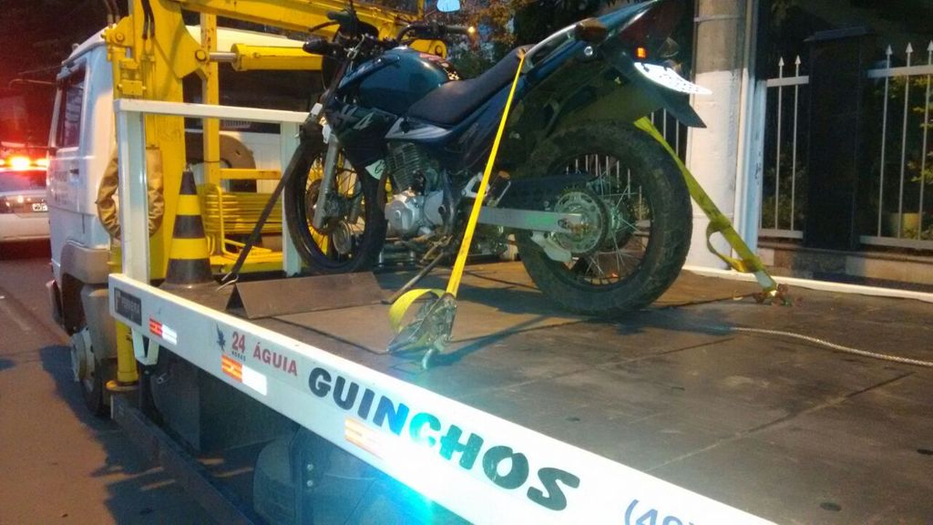 Motocicleta furtada é recuperada na Vila Pedrini