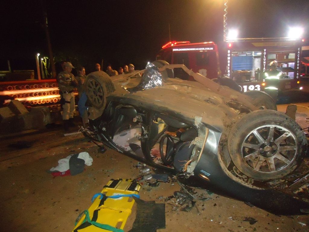 Mulher morre após carro cair na pedreira da Prefeitura em Caçador