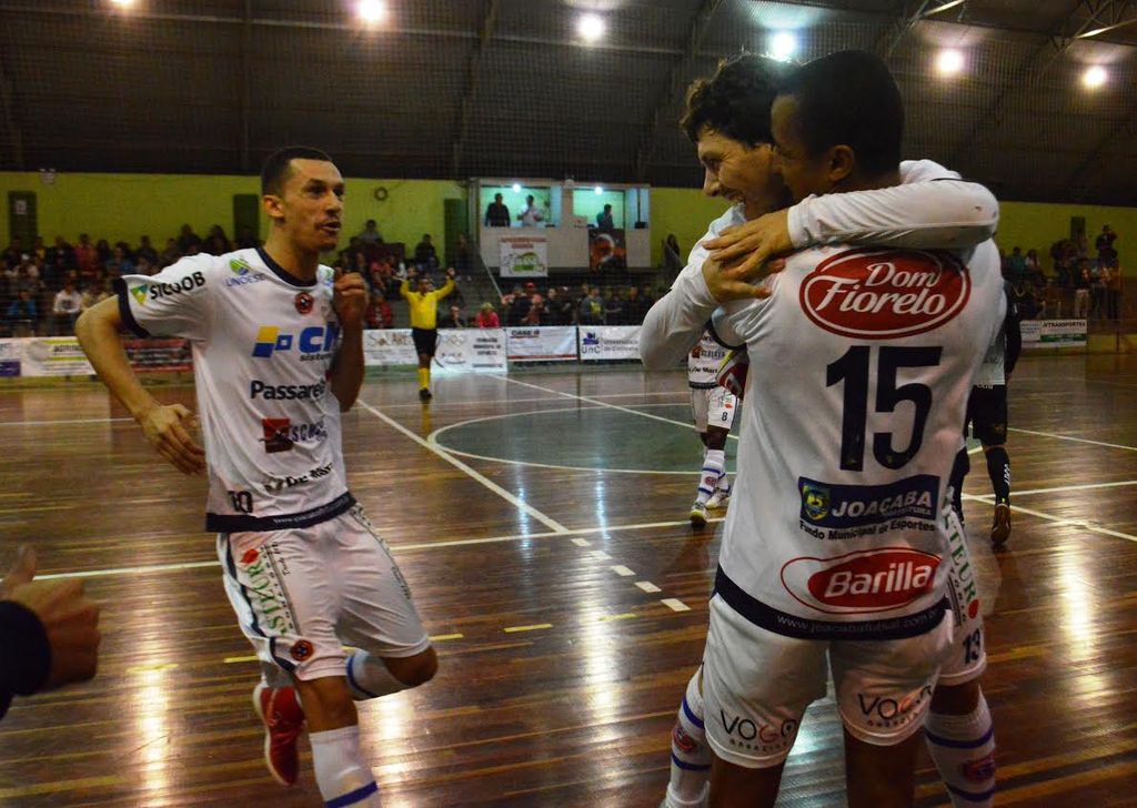 Joaçaba Futsal vence Canoinhas e sobe na tabela da Divisão Especial